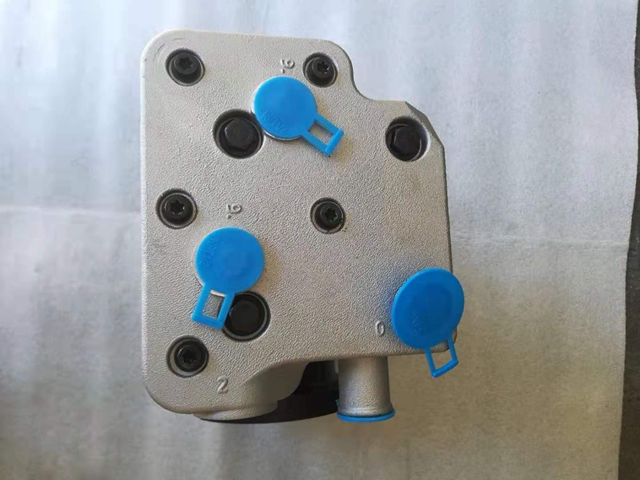 重庆发动机M11空压机 4952756 4318214.jpg