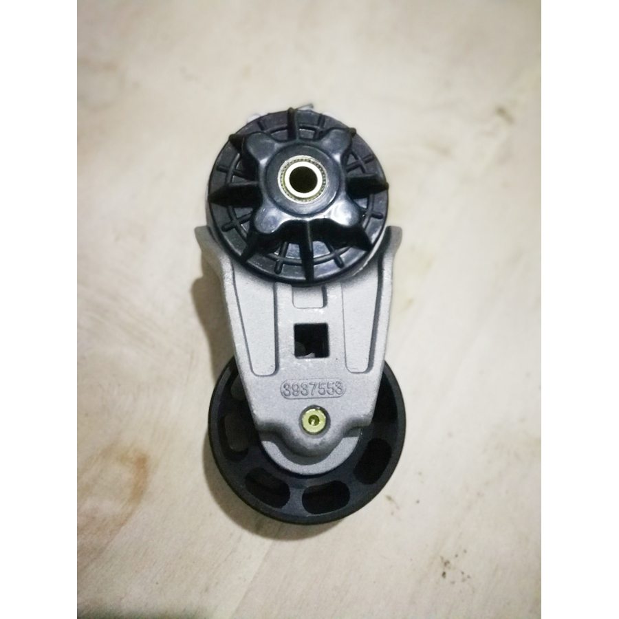东风发动机汽车配件皮带张紧轮3937558