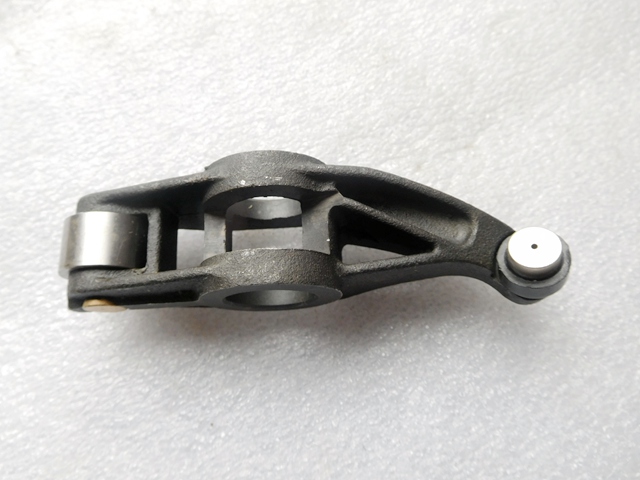 东风康明斯6BT进排气摇臂 3901811 3901810-2.jpg