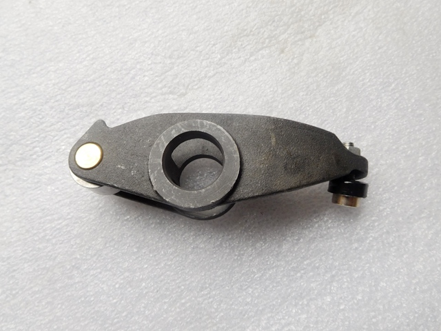 东风康明斯6BT进排气摇臂 3901811 3901810-4.jpg