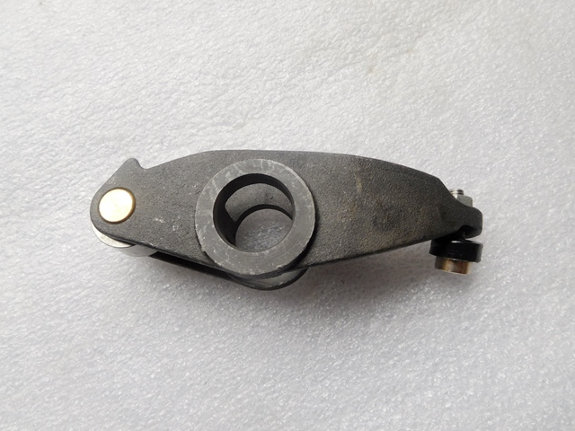 东风康明斯6BT进排气摇臂 3901811 3901810-5.jpg