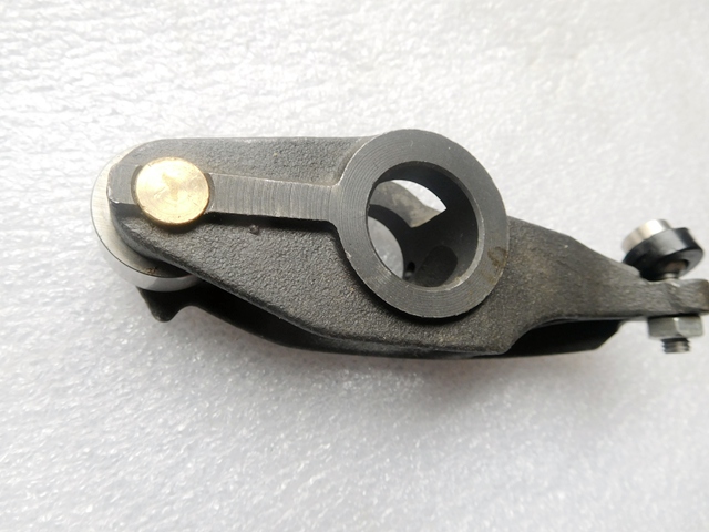 东风康明斯6BT进排气摇臂 3901811 3901810-6 (2).jpg