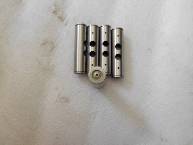 东风康明斯6CT8.3 摇臂轴3919435-1.jpg