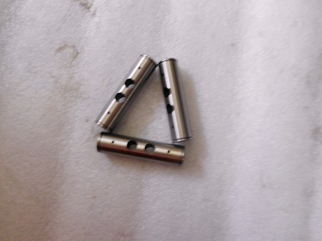 东风康明斯6CT8.3 摇臂轴3919435-2.jpg