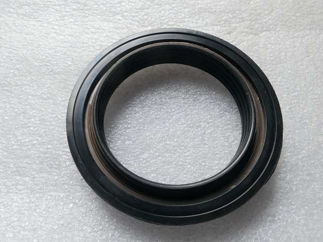 东风康明斯ISDE曲轴前油封4890832-4.jpg