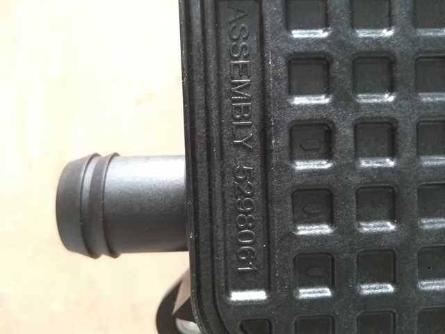 广康L9.3 QSB7发动机呼吸器5298061 (4).jpg